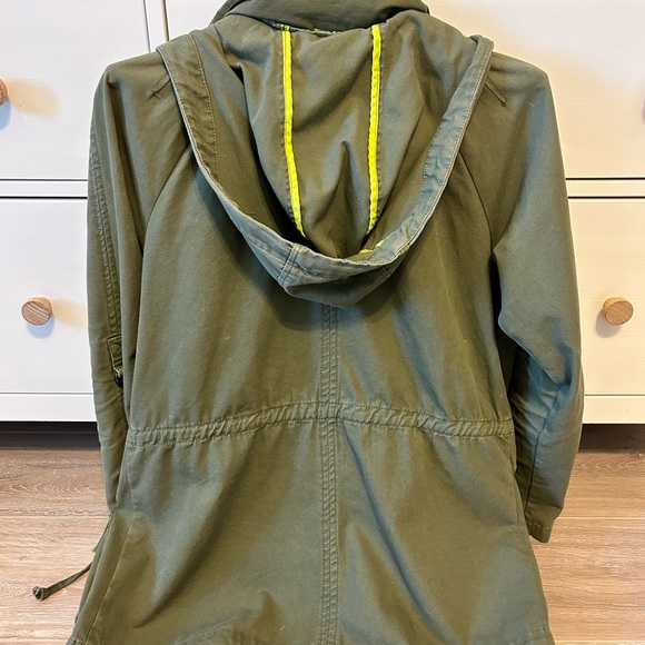 Willow and Clay army green jacket, excellent condition - Picture 2 of 2